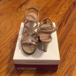 Naturalized Danya, Taupe Iguana